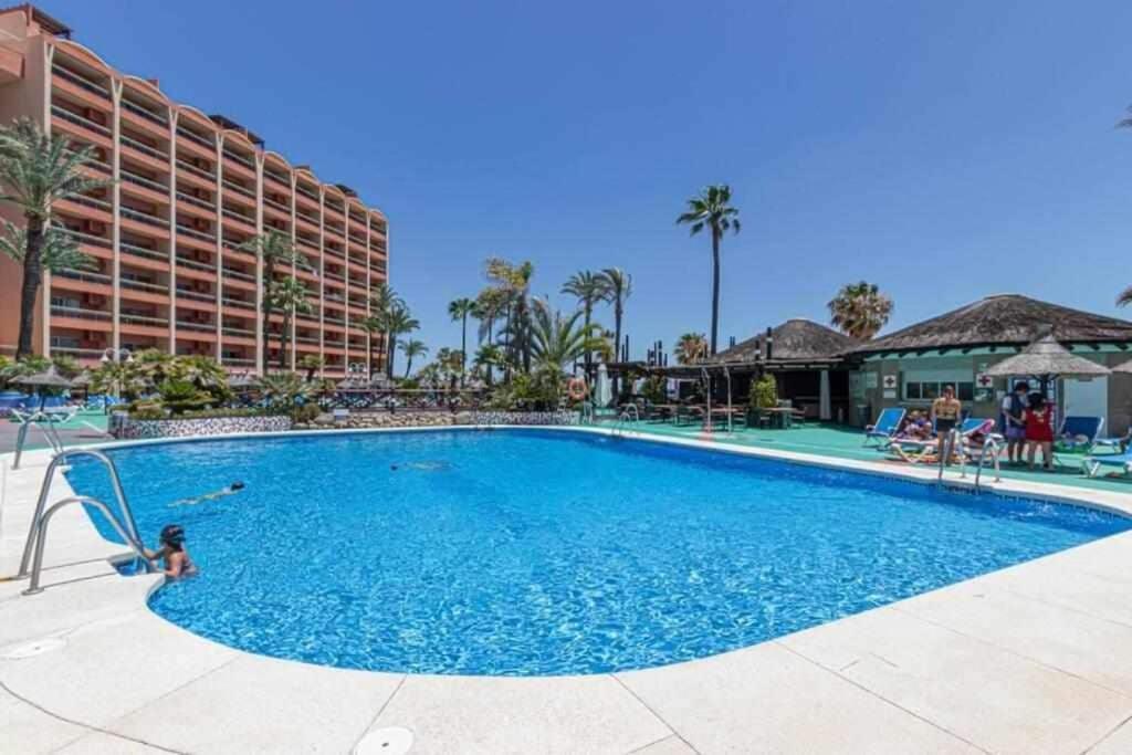 797 Holiday Rentals- Apartamento En Hotel Sunset Beach Frente Al Mar ベナルマデナ エクステリア 写真